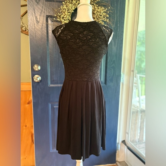 Gilli Blue Fit and Flare Sleeveless Cocktail Dress - Picture 9 of 12